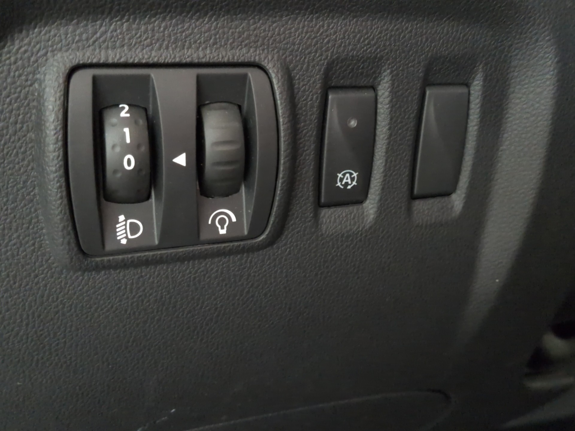 RENAULT Captur 1.2 T 16V Intens-image-18