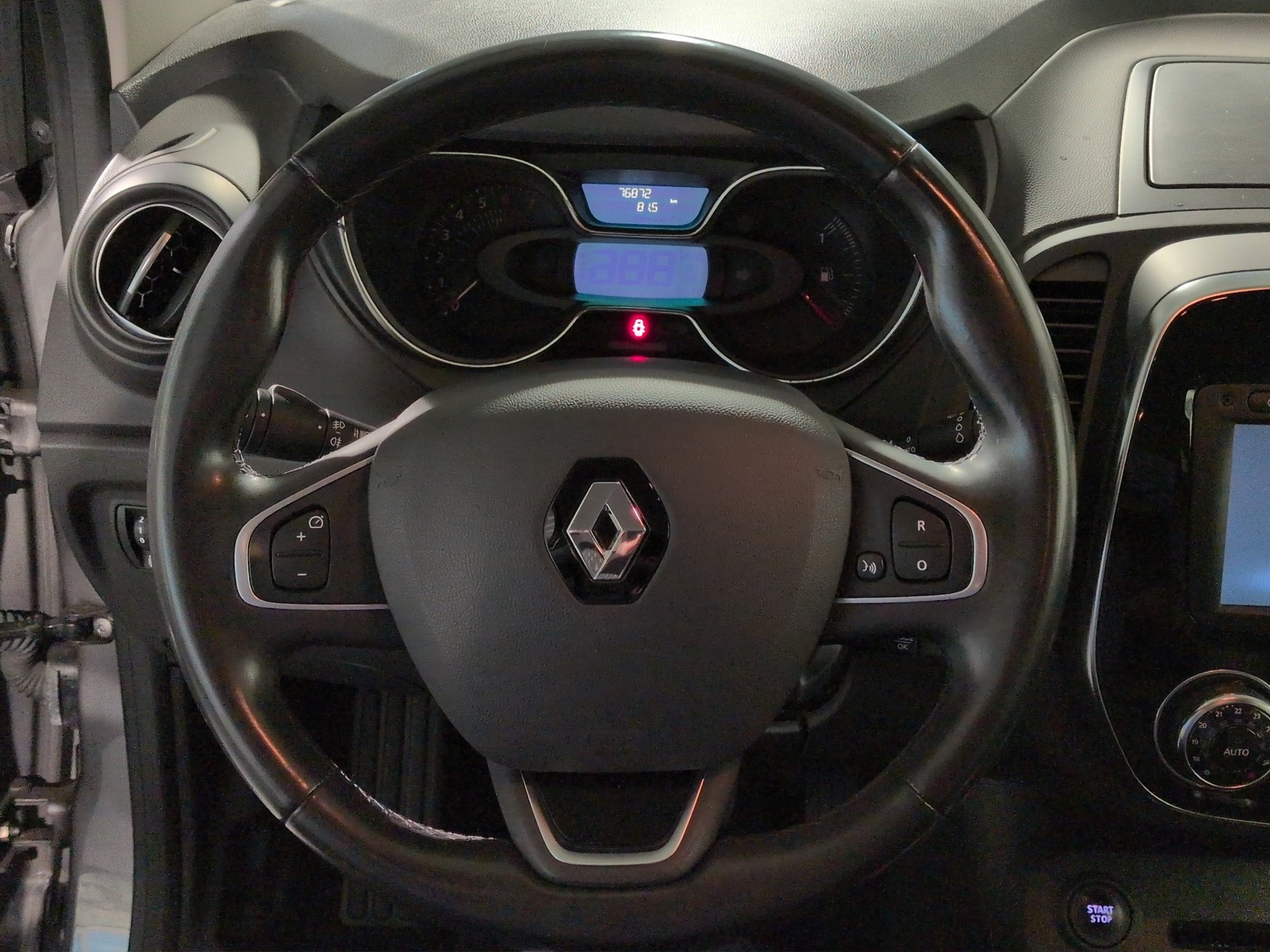 RENAULT Captur 1.2 T 16V Intens-image-9