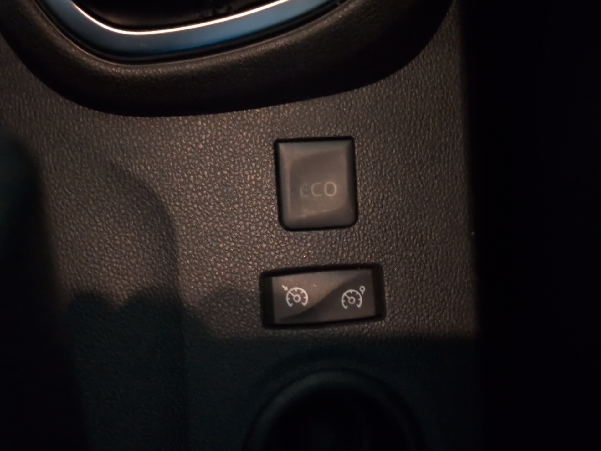 RENAULT Captur 1.2 T 16V Intens-image-17