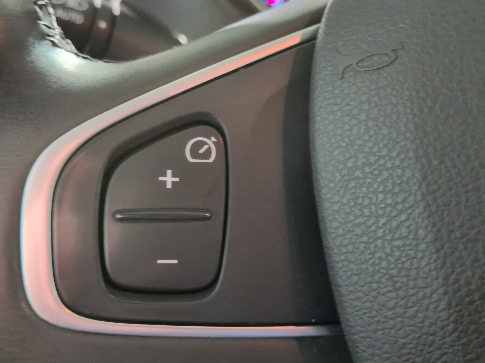 RENAULT Captur 1.2 T 16V Intens-image-16