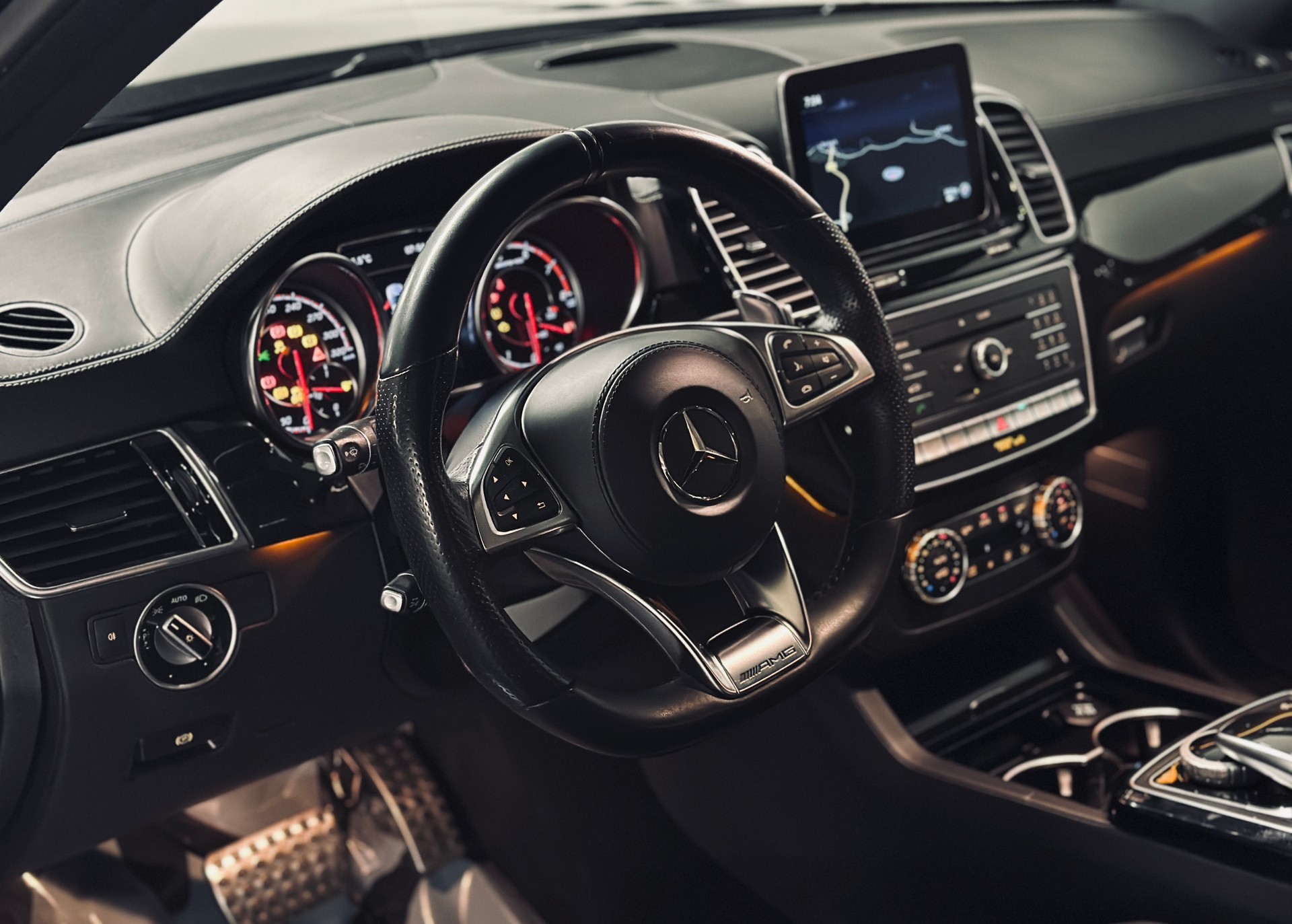 MERCEDES-BENZ GLS 63 AMG 4Matic Speedshift Plus-image-8