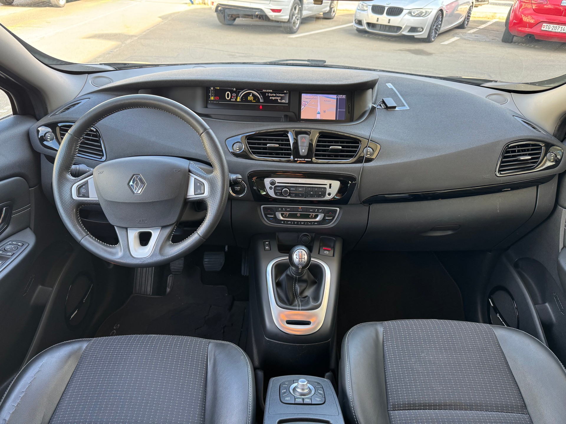 RENAULT Scénic 1.4 16V Turbo Bose-image-8