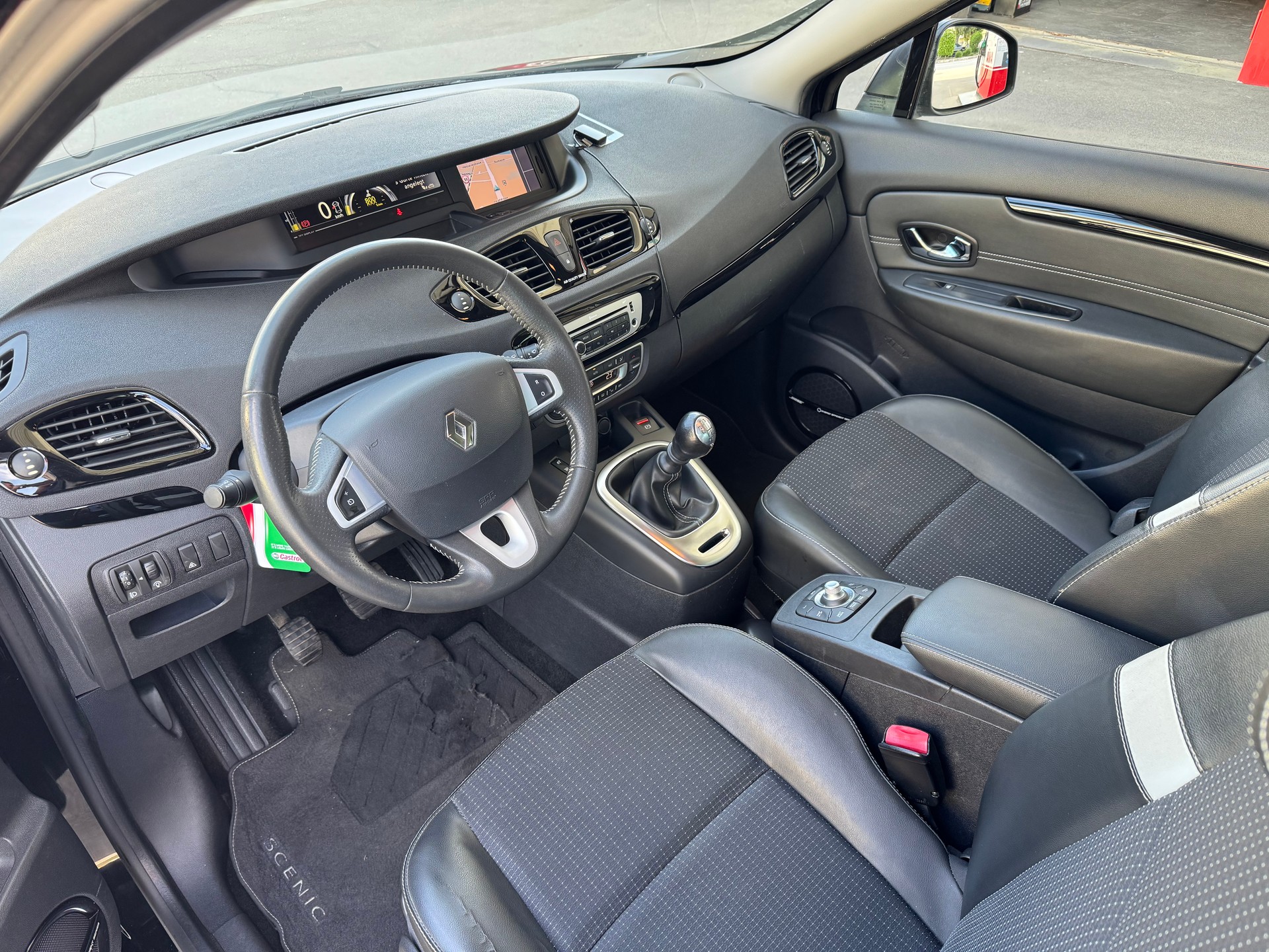 RENAULT Scénic 1.4 16V Turbo Bose-image-7