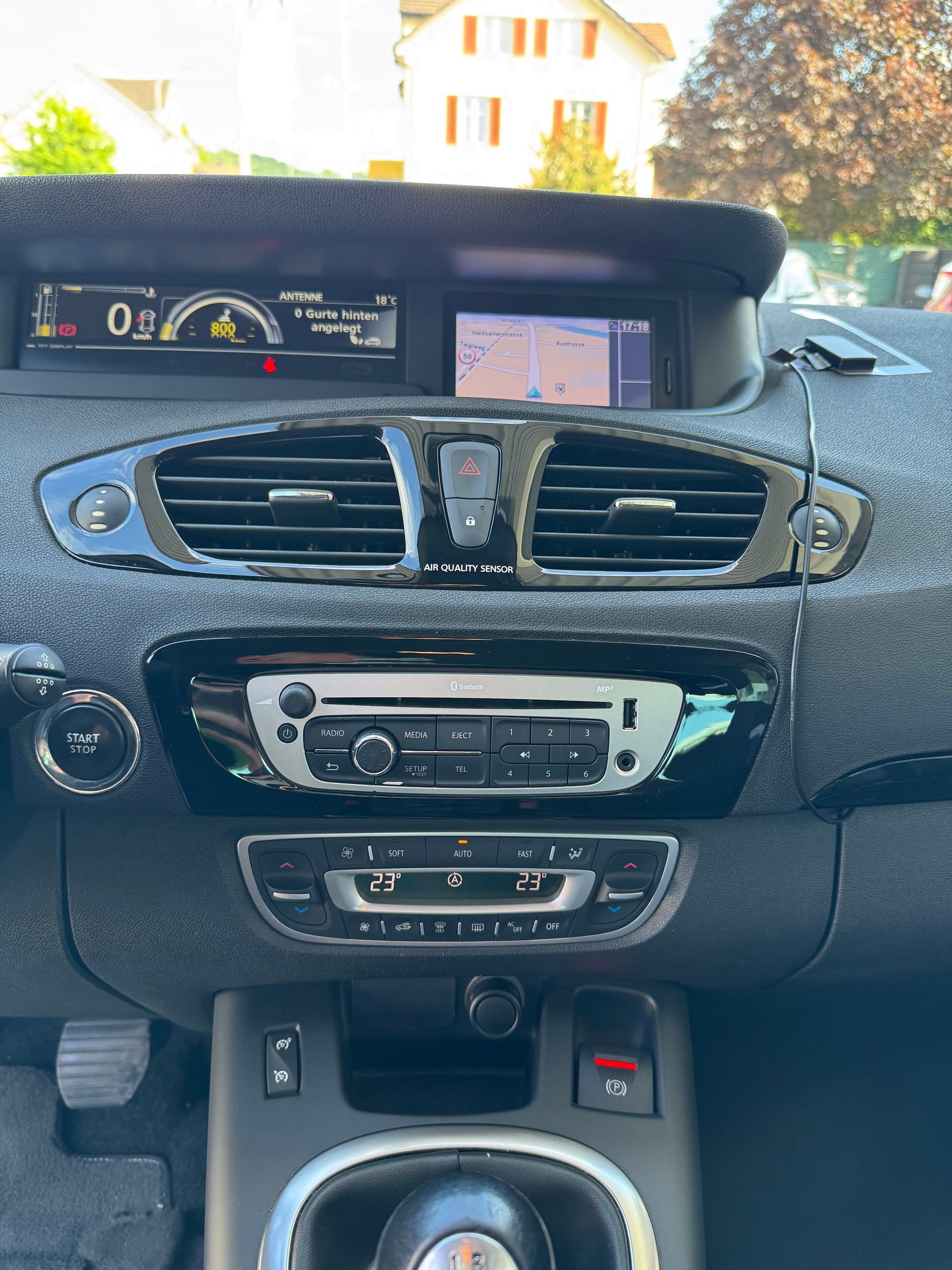 RENAULT Scénic 1.4 16V Turbo Bose-image-10