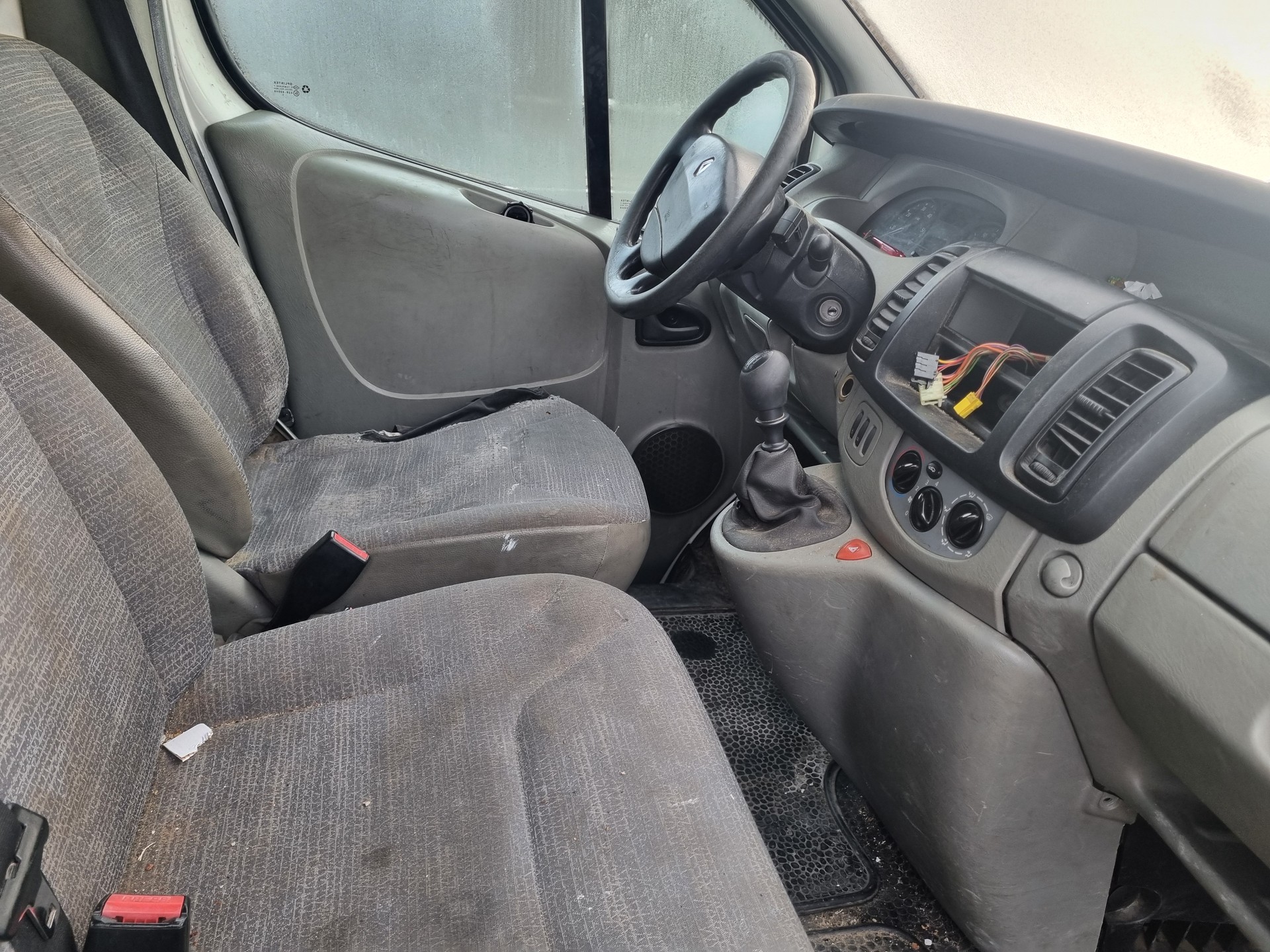 RENAULT Trafic 2.0 dCi 90 2.7t L1H1-image-4