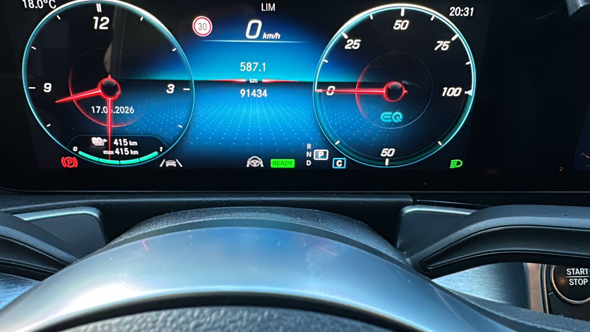 MERCEDES-BENZ EQB 300 Swiss Star Electric Art Line 4matic-image-1