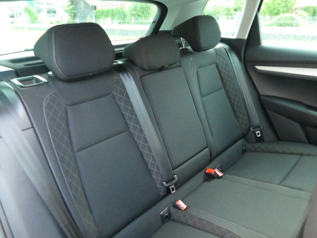 SKODA Karoq 1.5 TSI ACT Ambition DSG-image-12
