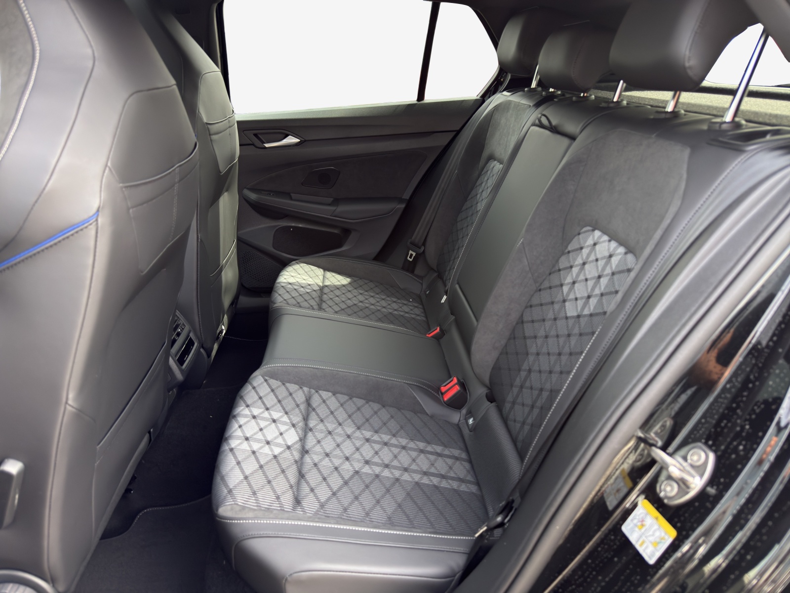 VW Golf 2.0 TSI R-Line DSG 4 Motion-image-14