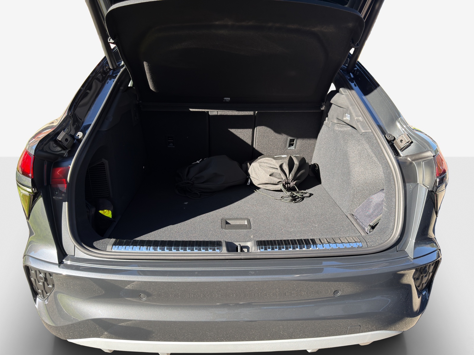 AUDI Q3 Sportback e-hybrid 200 kW S tronig-image-12