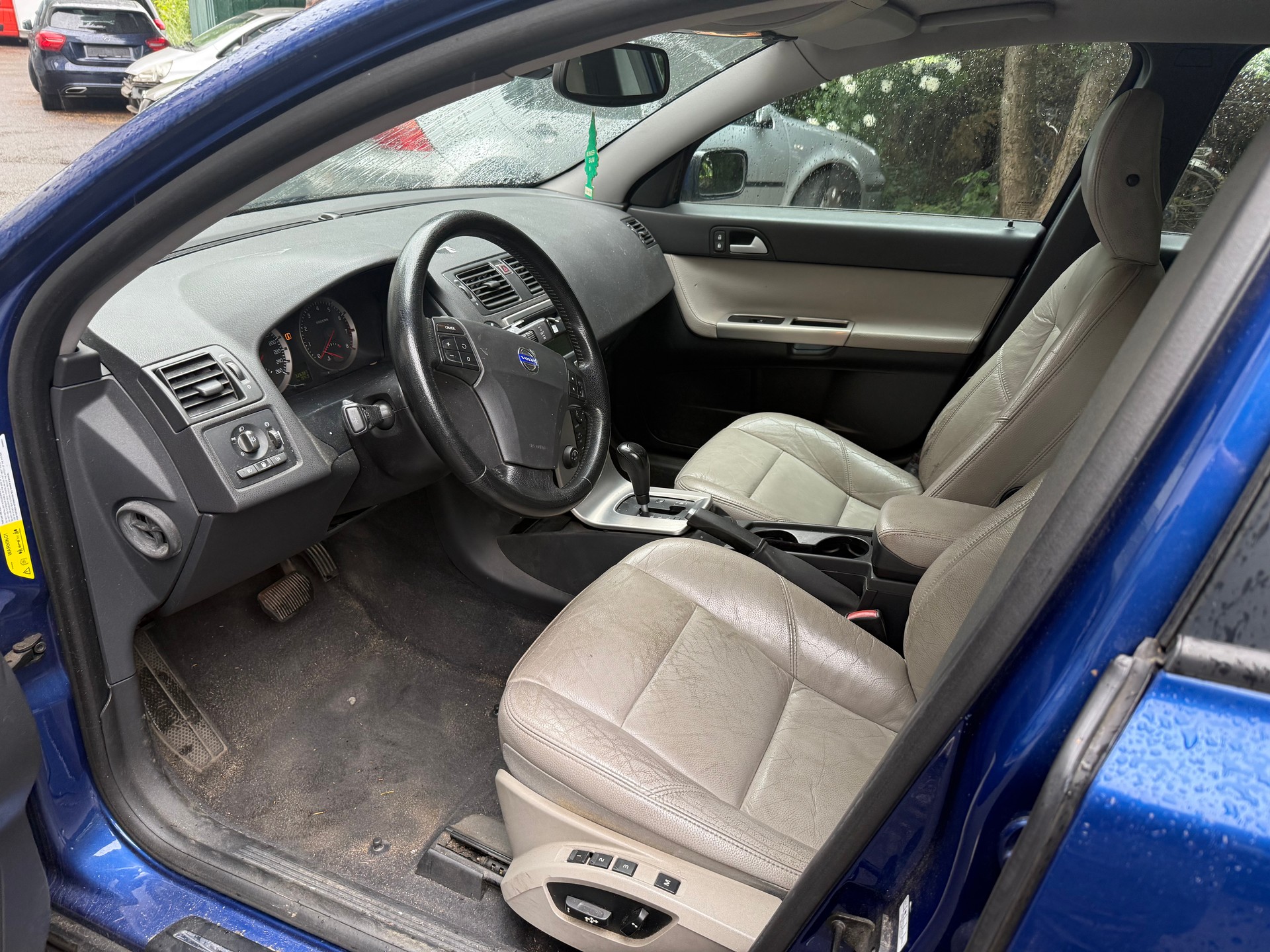 VOLVO V50 2.4 Momentum-image-3