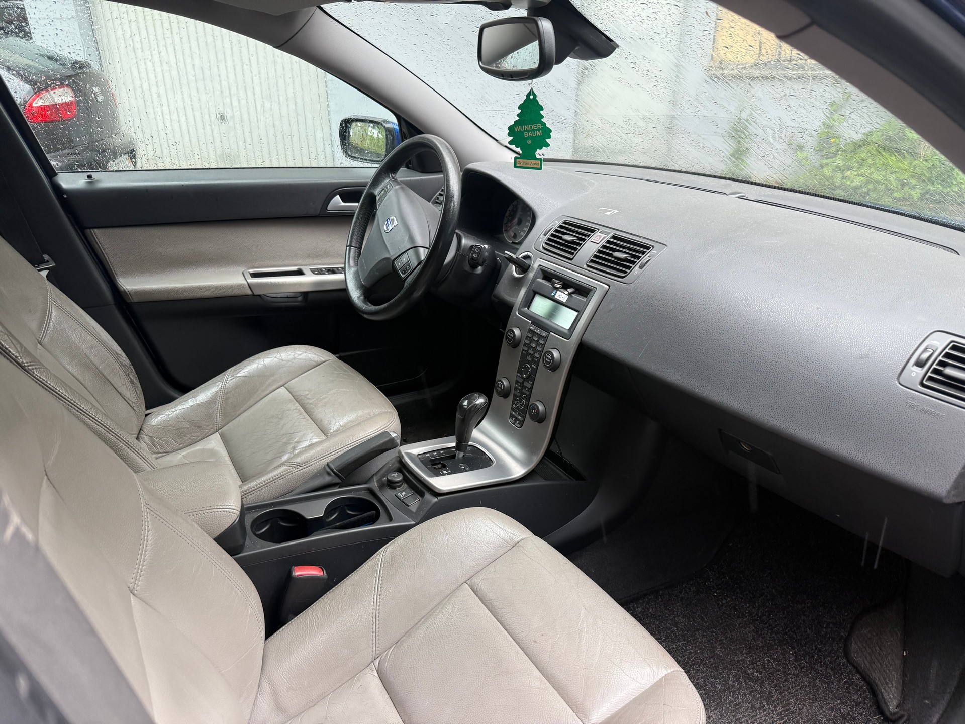 VOLVO V50 2.4 Momentum-image-5
