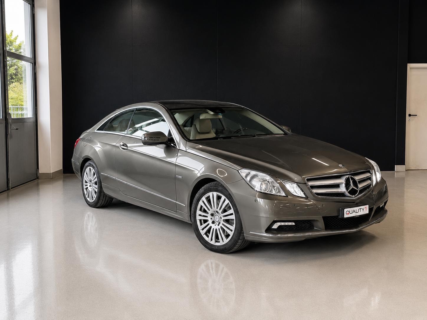 MERCEDES-BENZ E 350 CGI BlueEfficiency 7G-Tronic-image-5