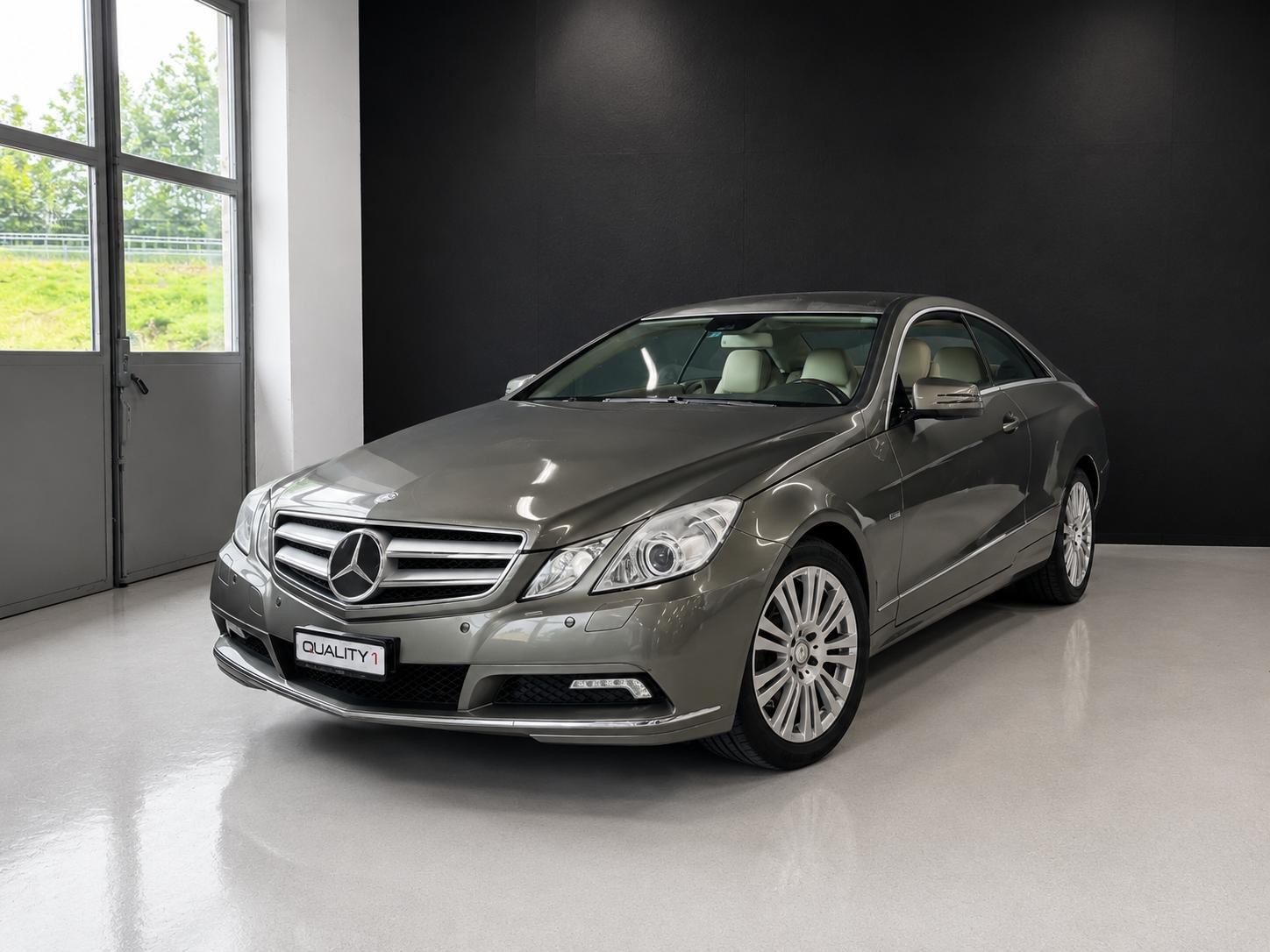MERCEDES-BENZ E 350 CGI BlueEfficiency 7G-Tronic-image-4