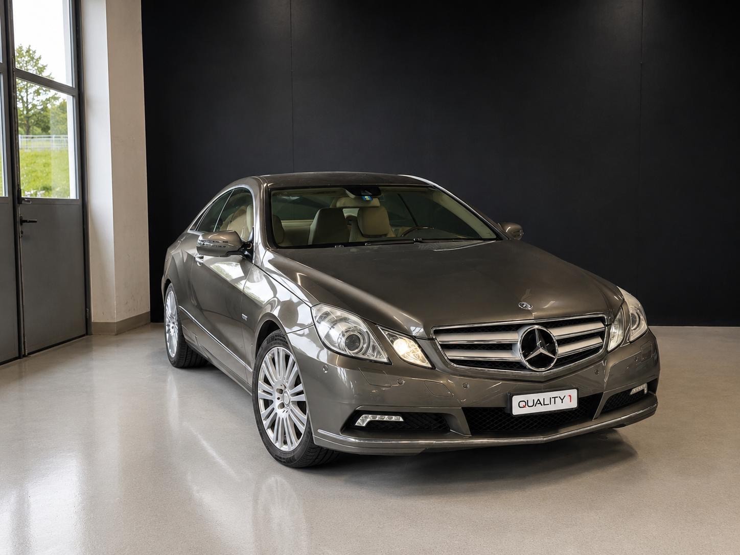 MERCEDES-BENZ E 350 CGI BlueEfficiency 7G-Tronic-image-3