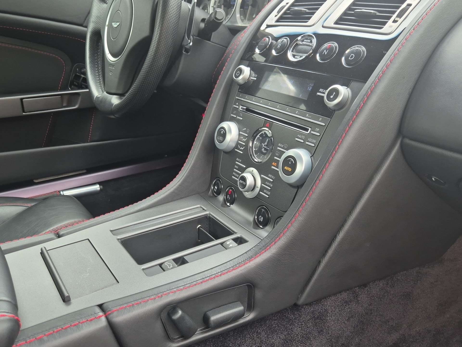 ASTON MARTIN V8 Vantage 4.7 Sportshift-image-16