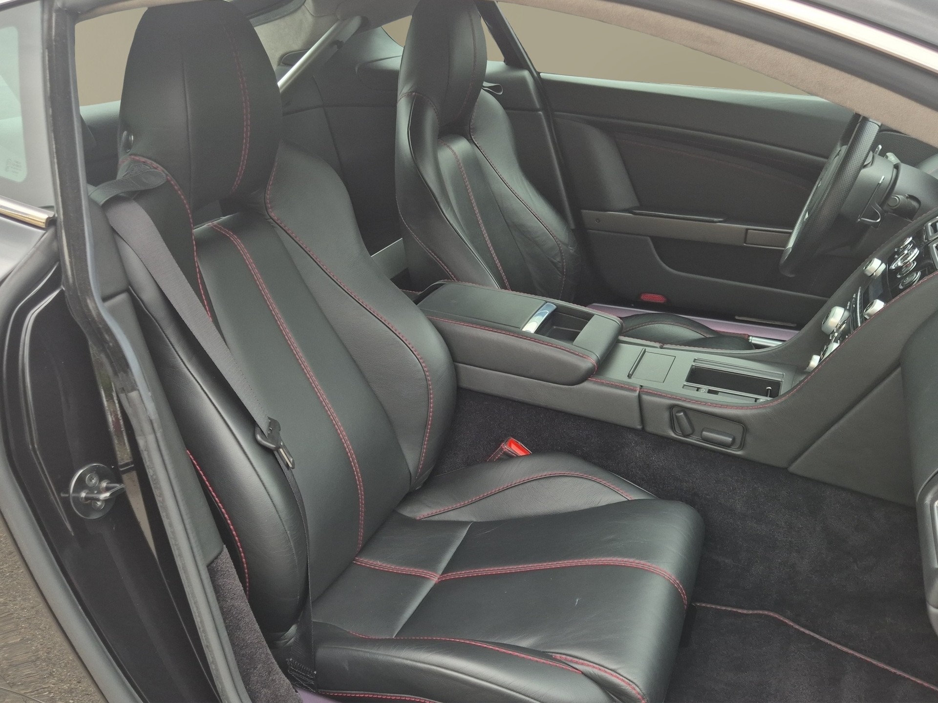 ASTON MARTIN V8 Vantage 4.7 Sportshift-image-14