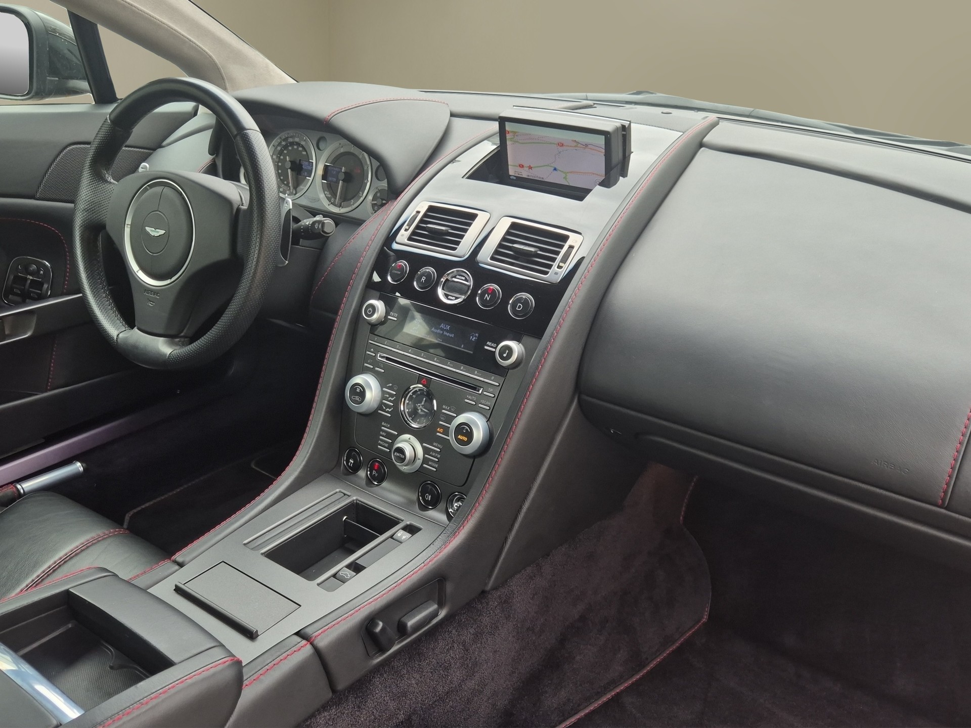 ASTON MARTIN V8 Vantage 4.7 Sportshift-image-15