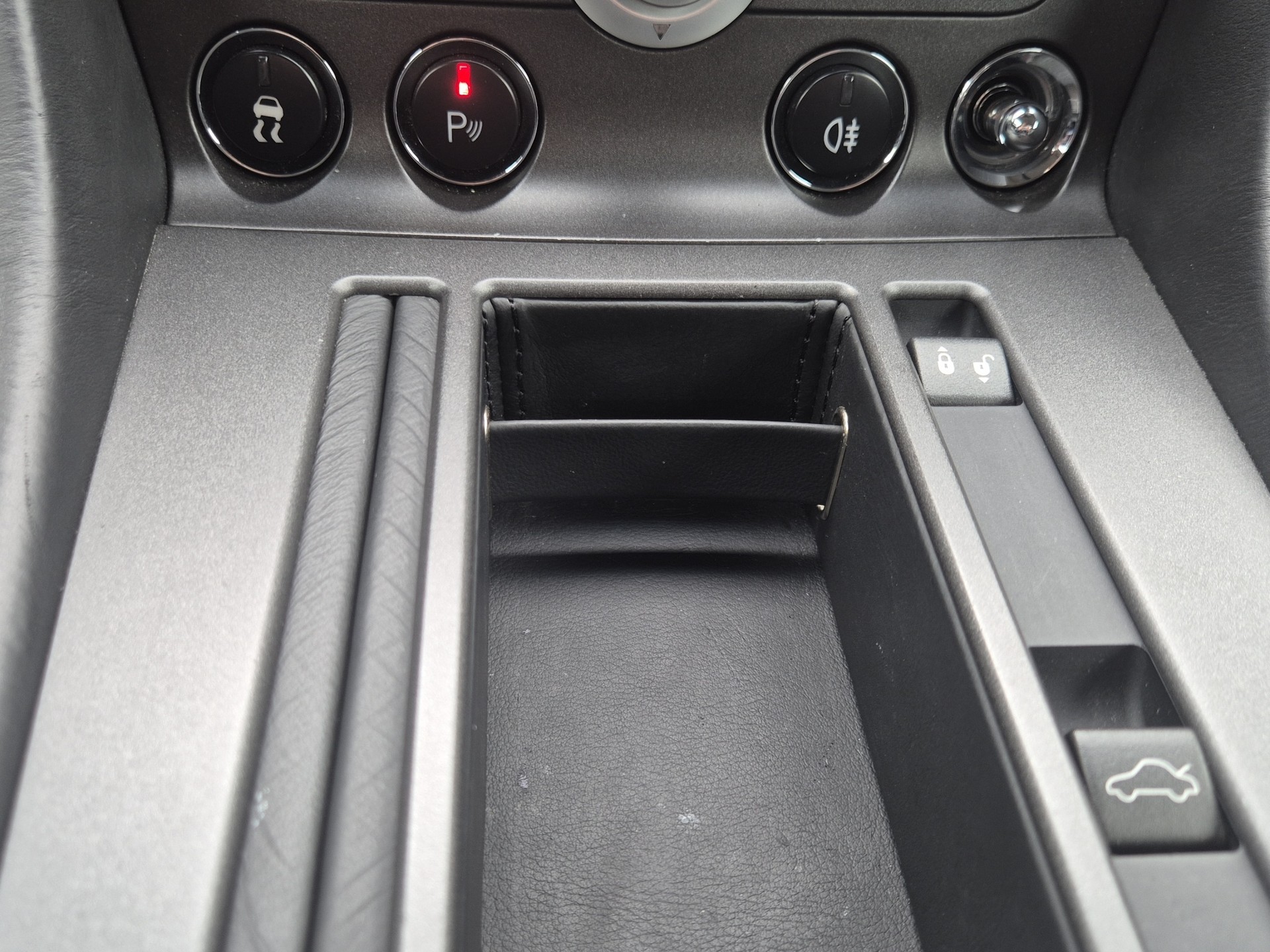 ASTON MARTIN V8 Vantage 4.7 Sportshift-image-19