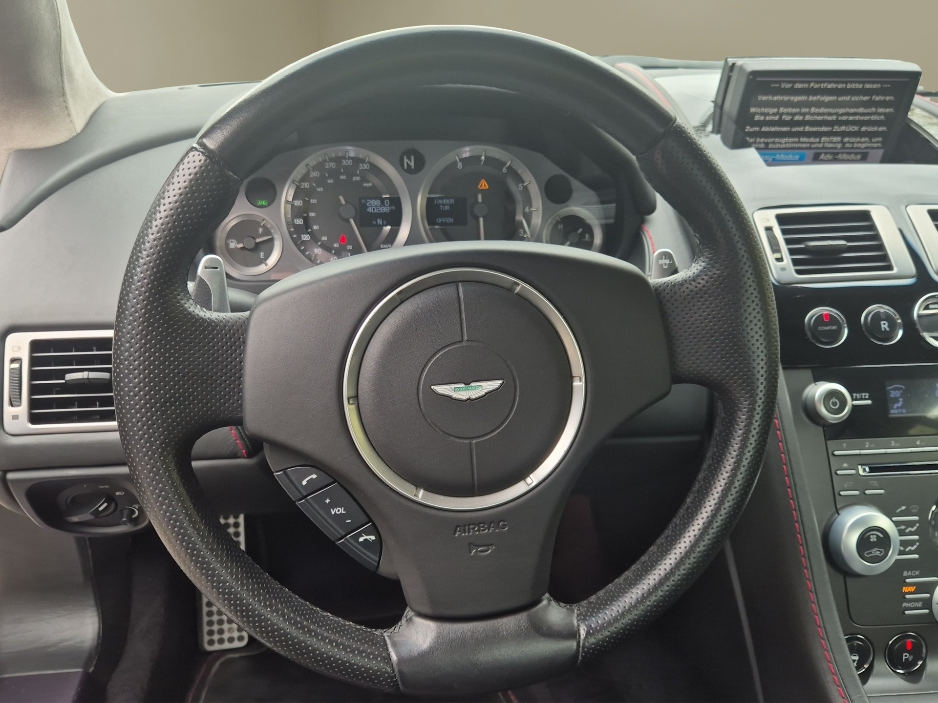 ASTON MARTIN V8 Vantage 4.7 Sportshift-image-11