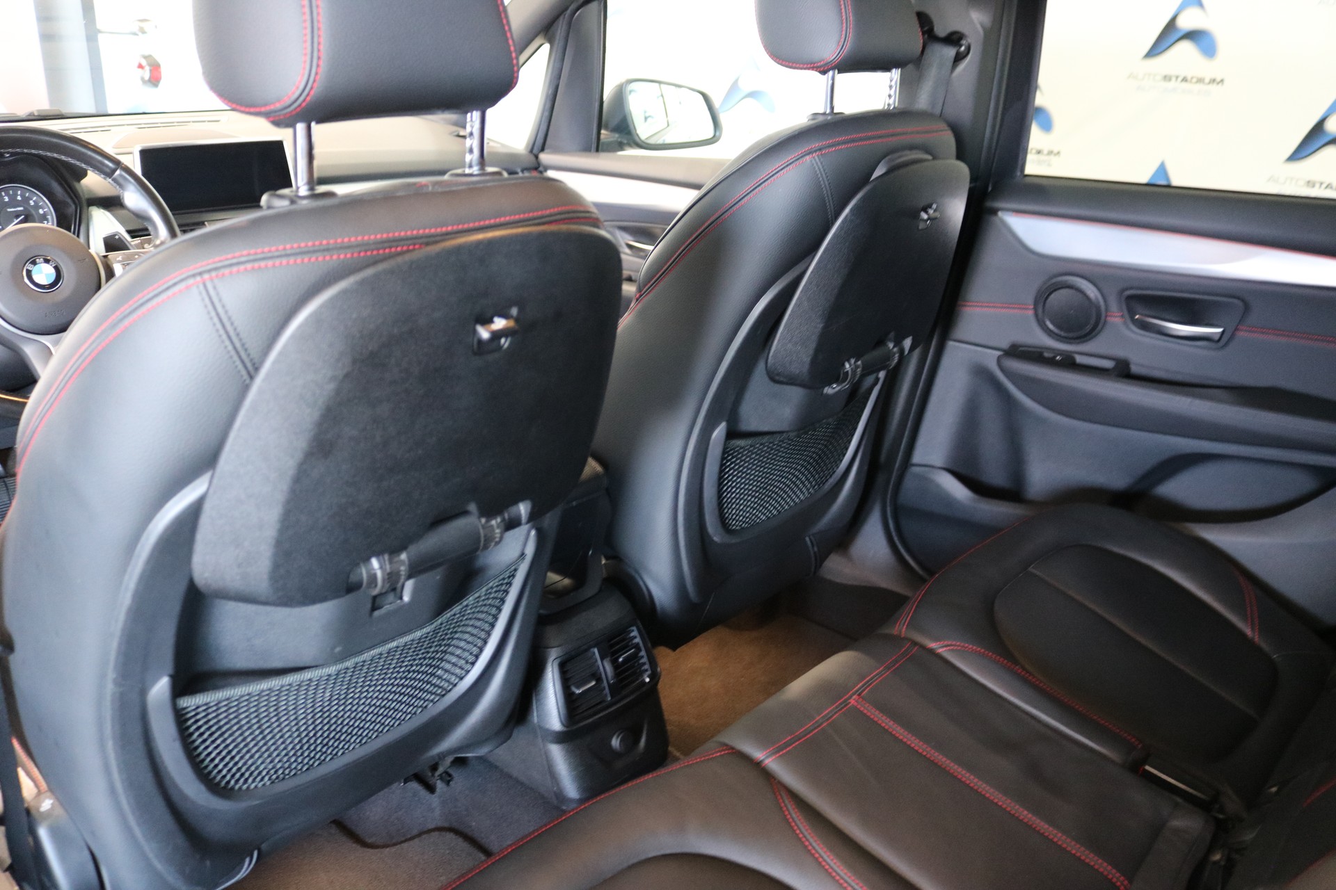BMW 220i Gran Tourer Luxury Line Steptronic-image-37