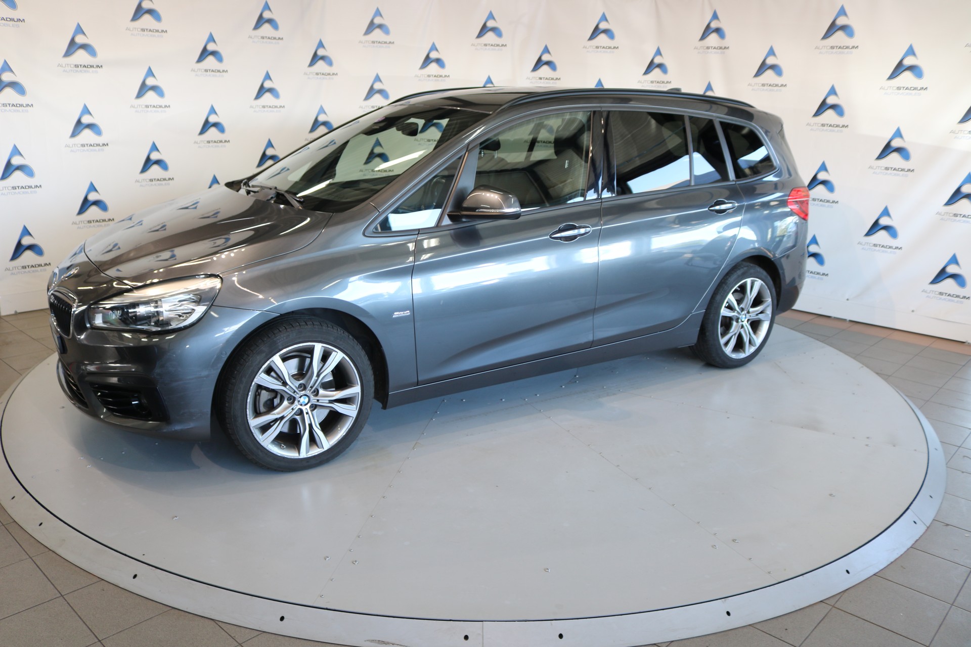 BMW 220i Gran Tourer Luxury Line Steptronic-image-11