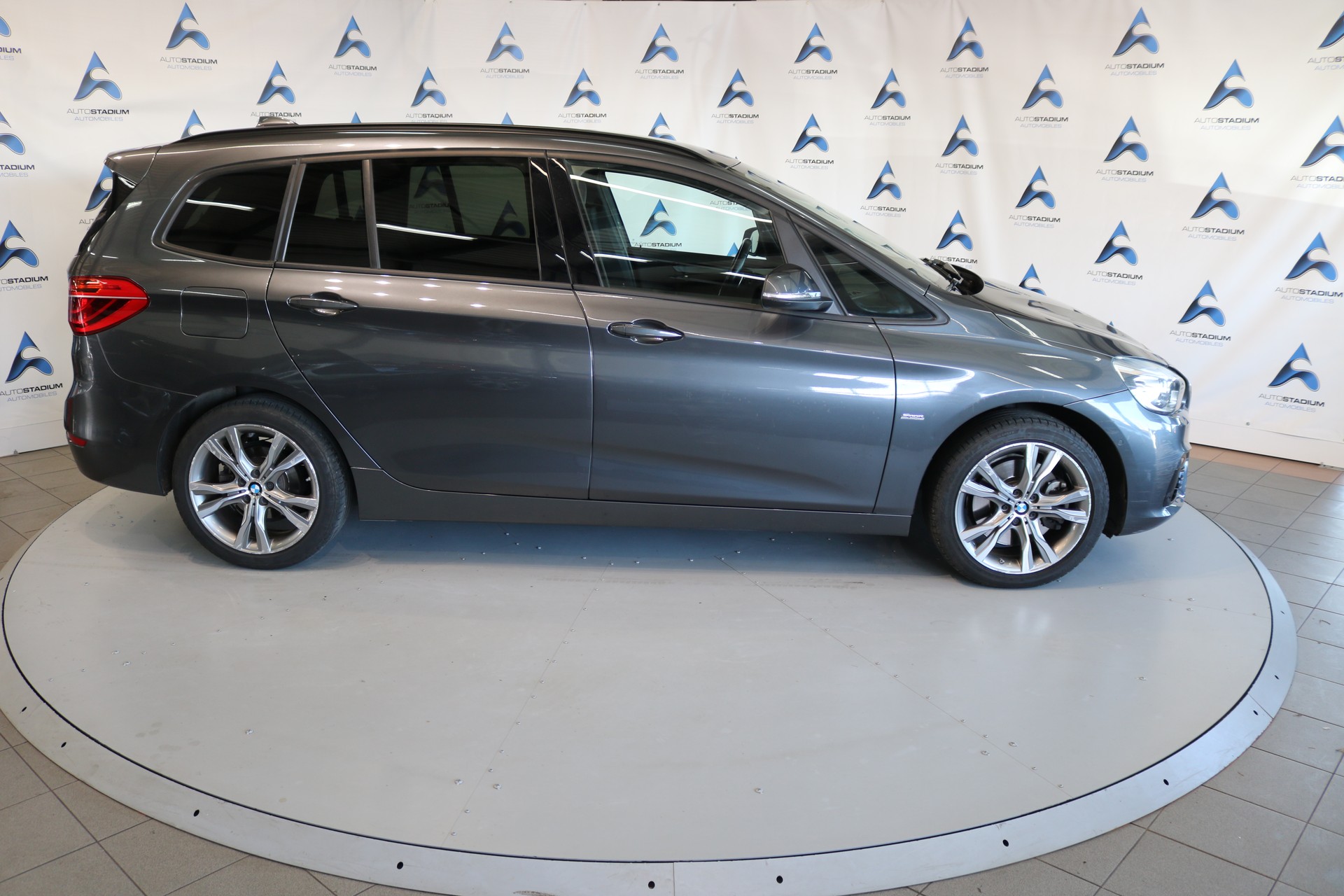 BMW 220i Gran Tourer Luxury Line Steptronic-image-24