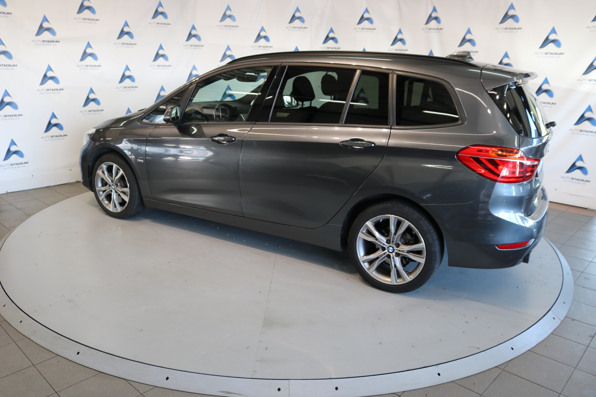 BMW 220i Gran Tourer Luxury Line Steptronic-image-15