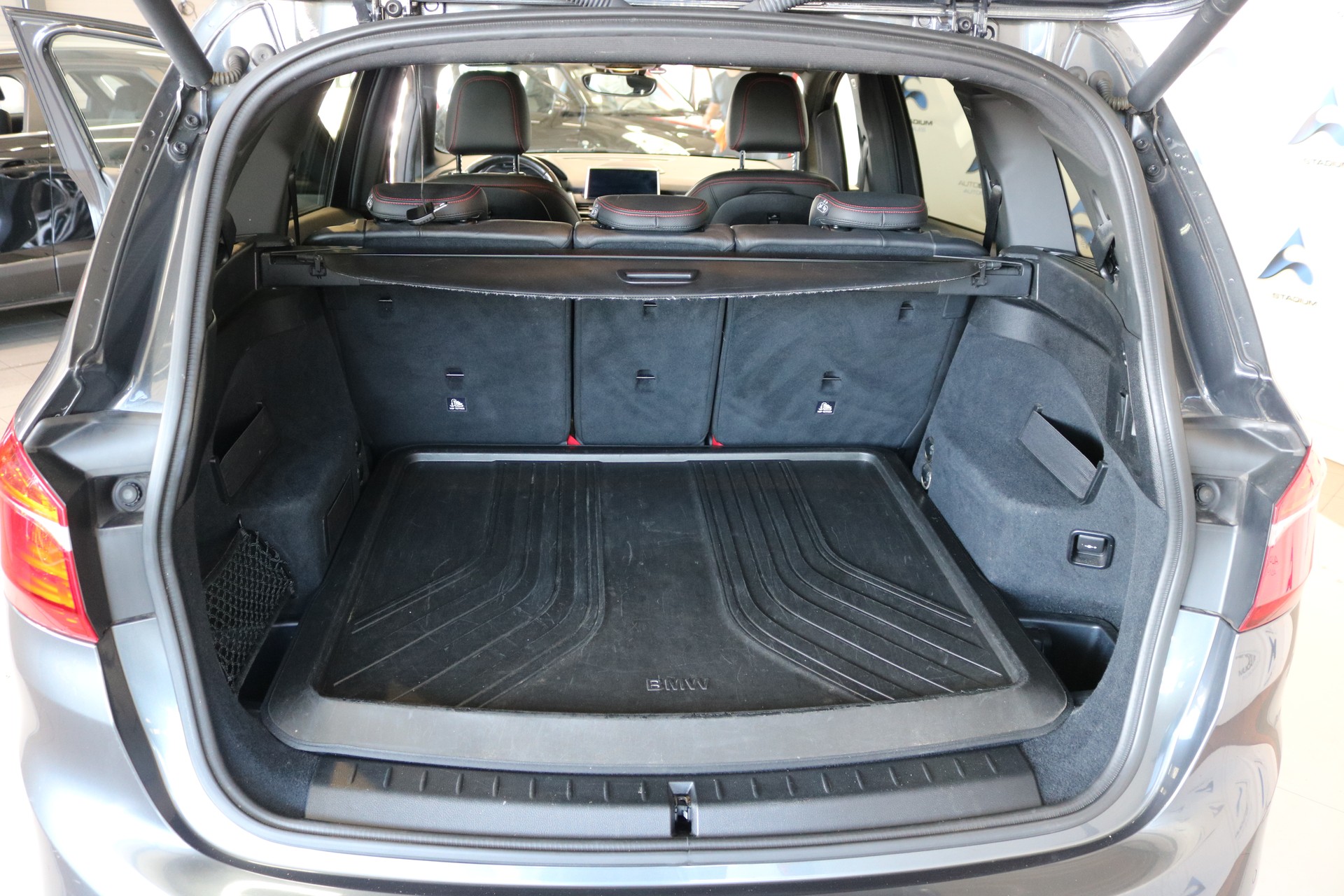 BMW 220i Gran Tourer Luxury Line Steptronic-image-38