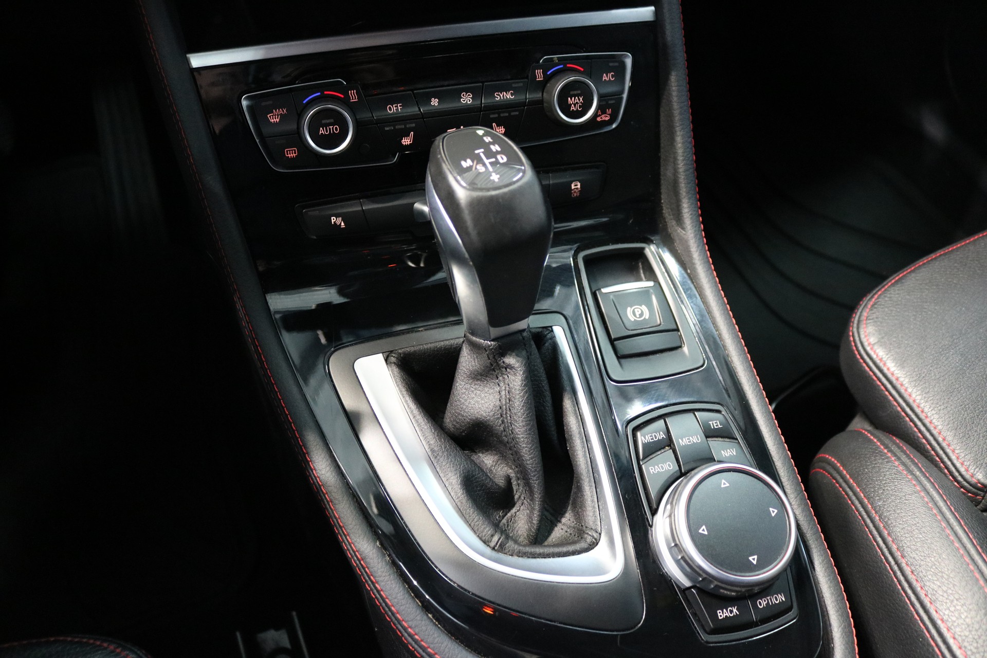 BMW 220i Gran Tourer Luxury Line Steptronic-image-46