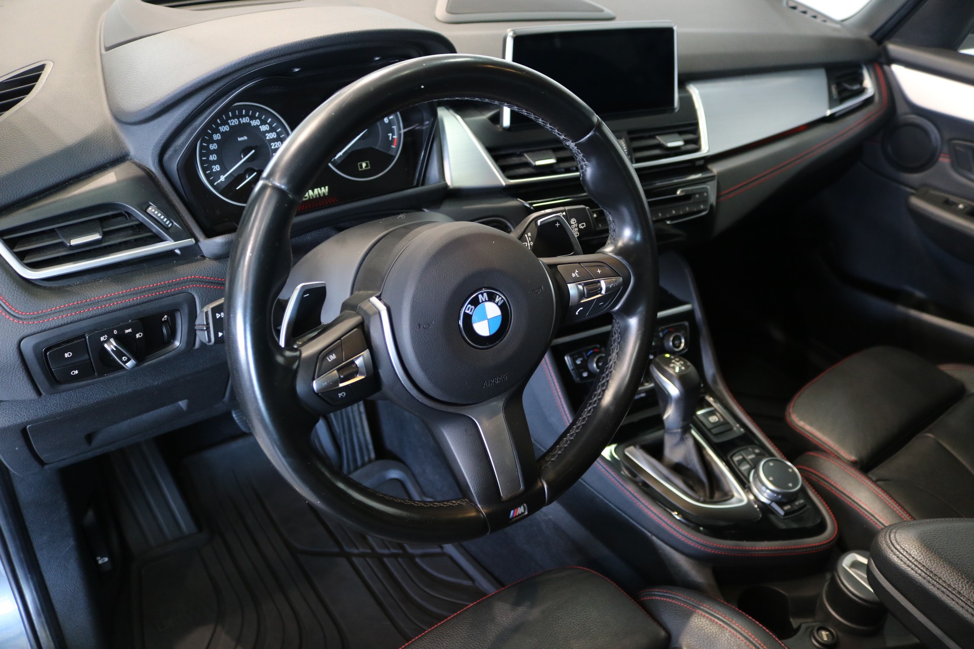 BMW 220i Gran Tourer Luxury Line Steptronic-image-34