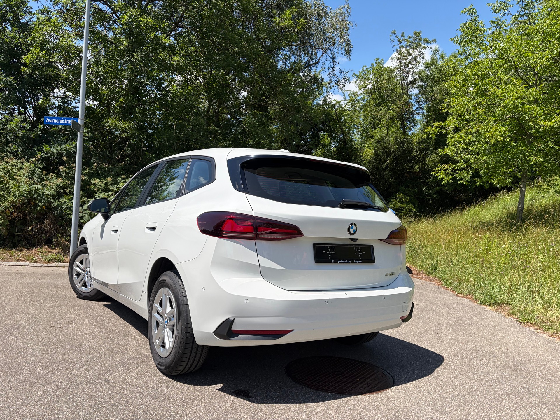 BMW 218i-image-2