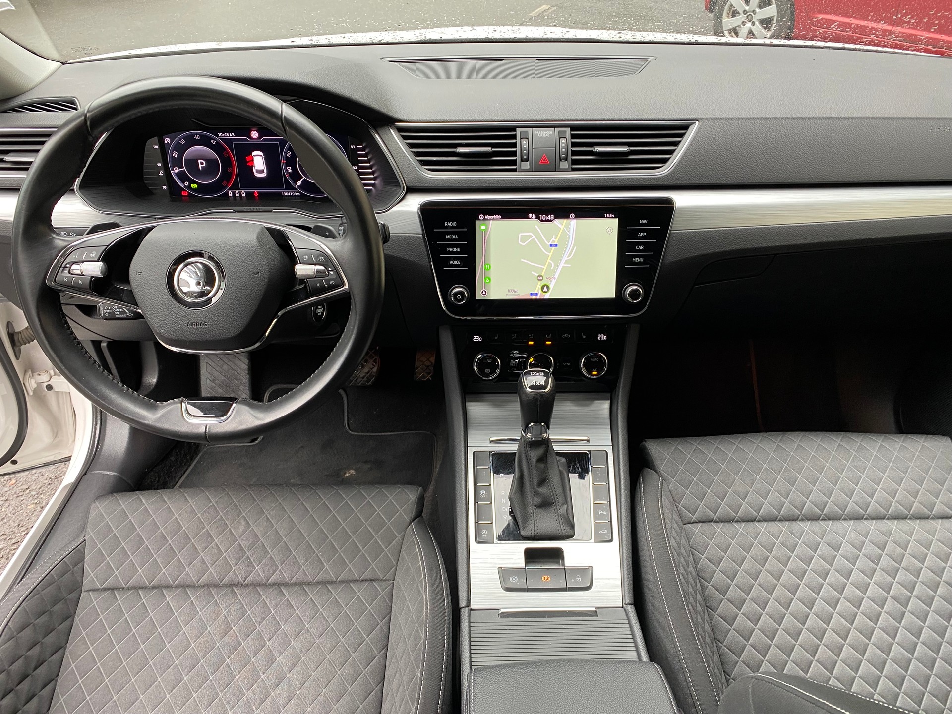 SKODA Superb Combi 2.0 TDi Ambition 4x4 DSG-image-5