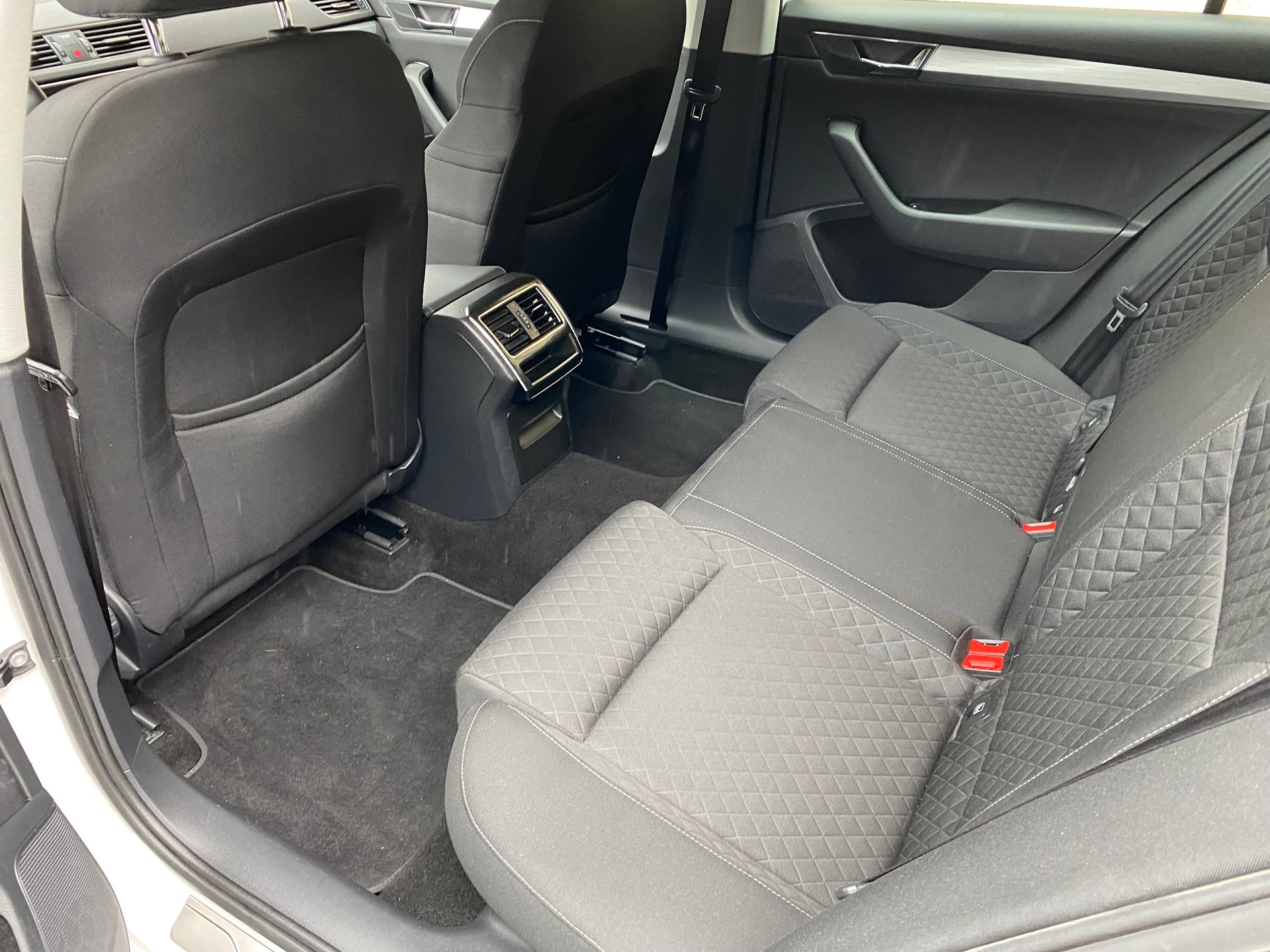 SKODA Superb Combi 2.0 TDi Ambition 4x4 DSG-image-7