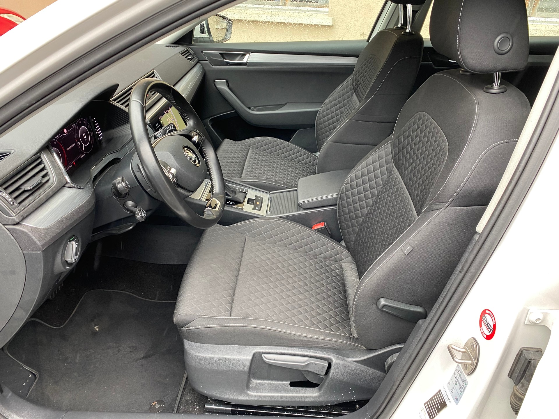 SKODA Superb Combi 2.0 TDi Ambition 4x4 DSG-image-2