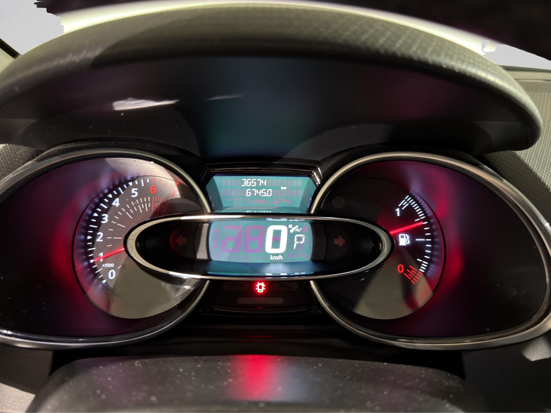 RENAULT Clio 1.2 16V T Intens EDC-image-10