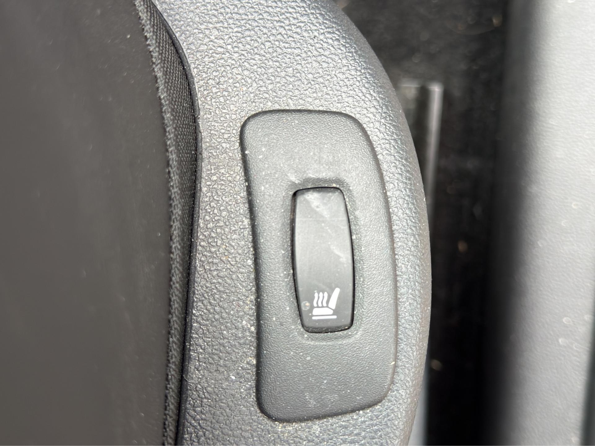 RENAULT Clio 1.2 16V T Intens EDC-image-23