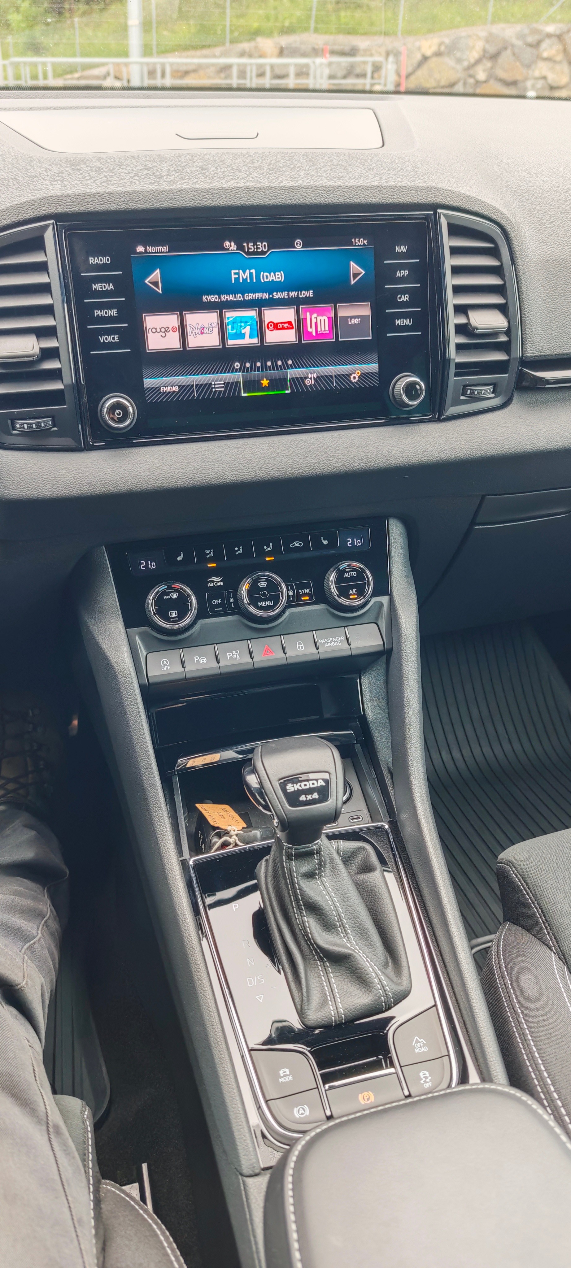 SKODA Karoq 2.0 TSI SportLine 4x4 DSG-image-10