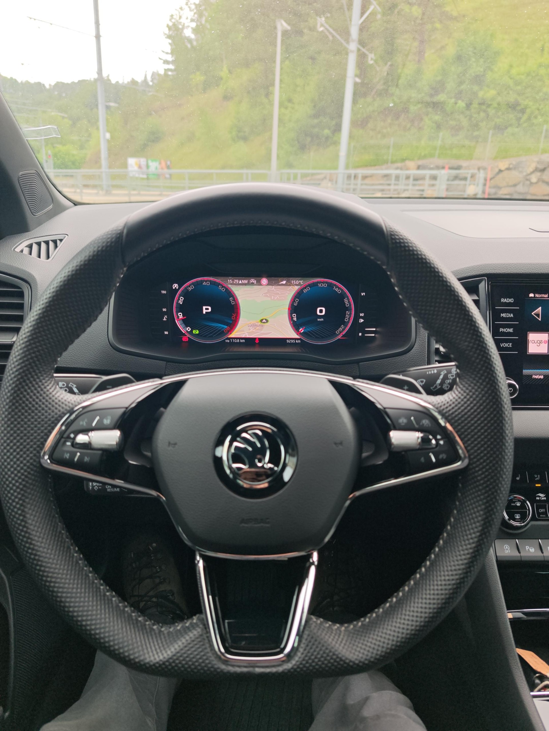 SKODA Karoq 2.0 TSI SportLine 4x4 DSG-image-8