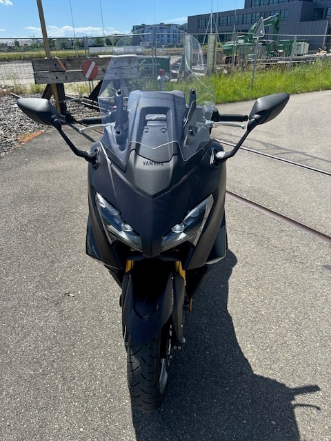 YAMAHA T-MAX 560-showroom-element-3