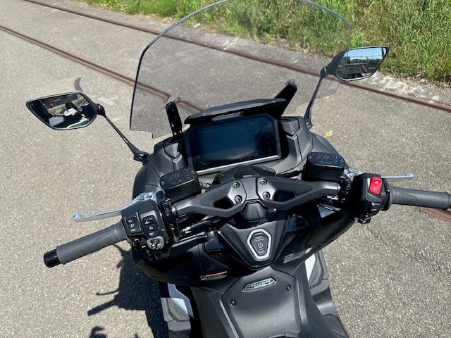YAMAHA T-MAX 560-showroom-element-1