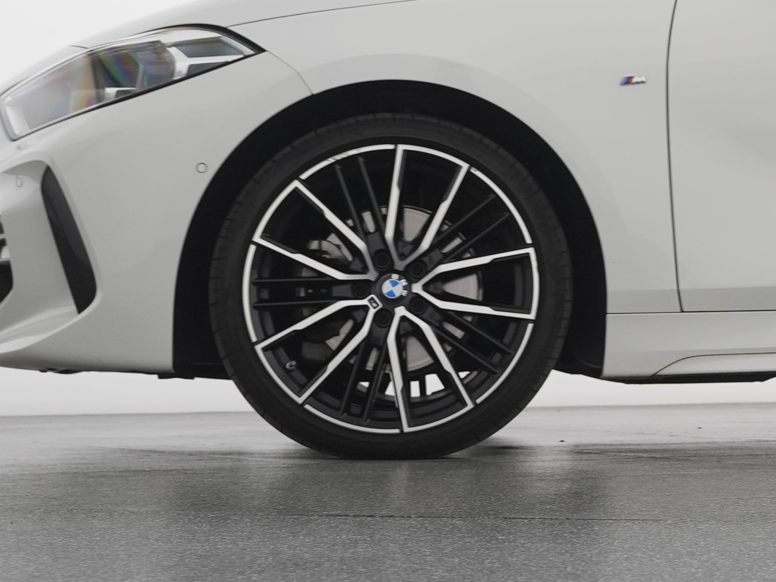 BMW 1-Series 118d M Sport-showroom-element-2