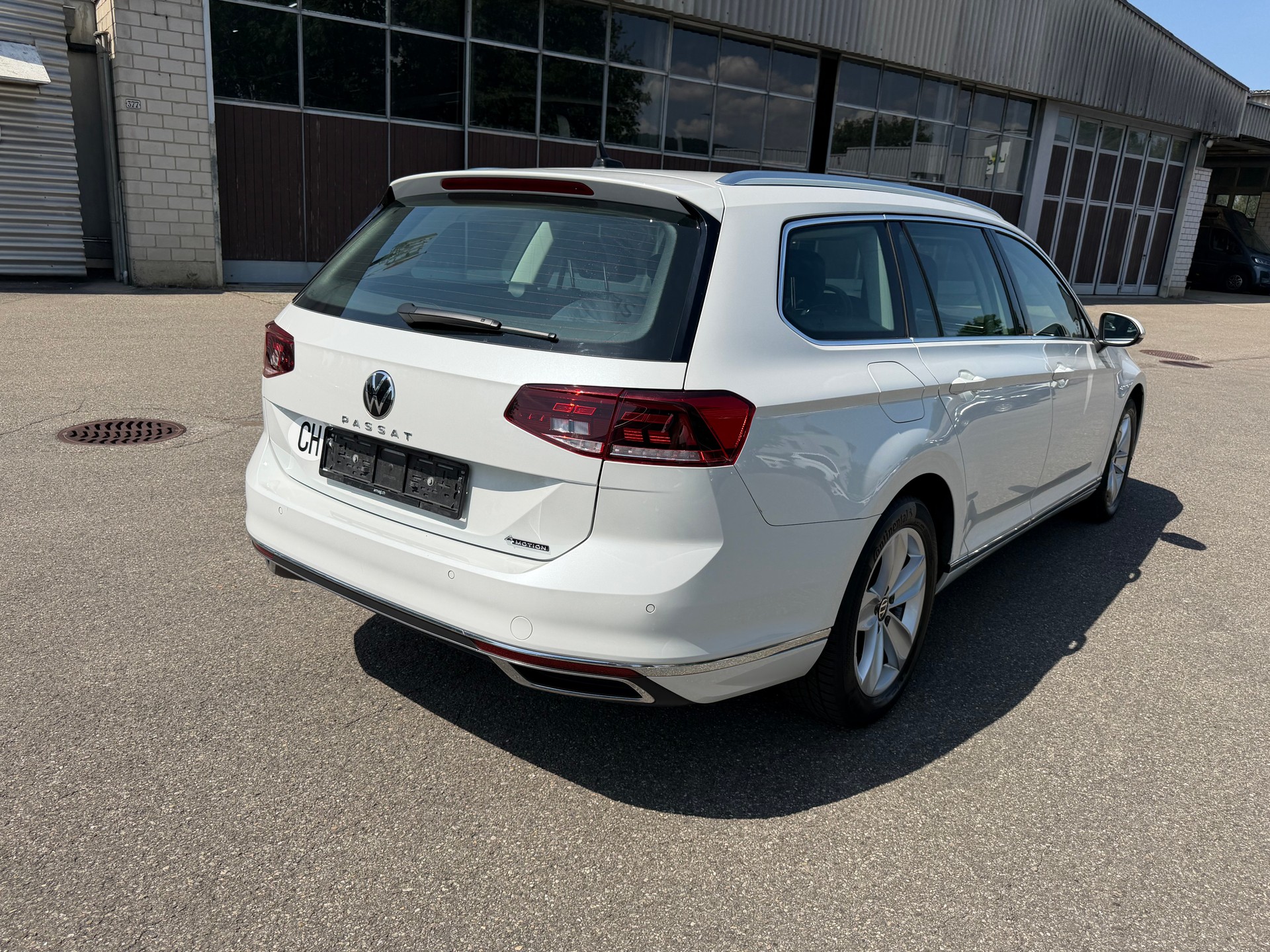 VW Passat 2.0 TDI BMT Elegance 4Motion DSG-image-2