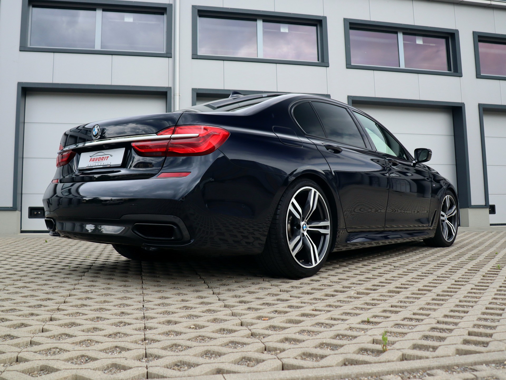 BMW 750i xDrive M Sportpaket Steptronic (CH)-image-13