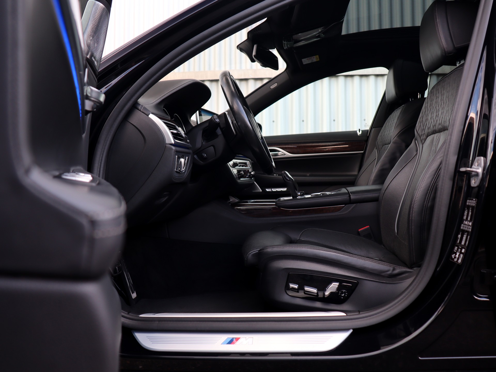 BMW 750i xDrive M Sportpaket Steptronic (CH)-image-4