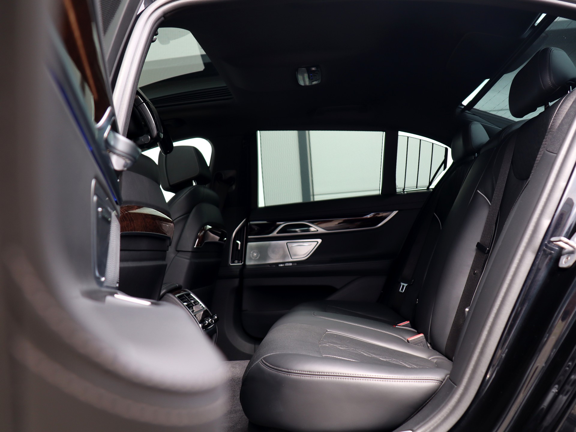 BMW 750i xDrive M Sportpaket Steptronic (CH)-image-9