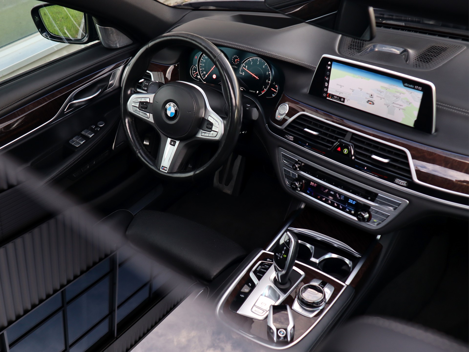BMW 750i xDrive M Sportpaket Steptronic (CH)-image-3