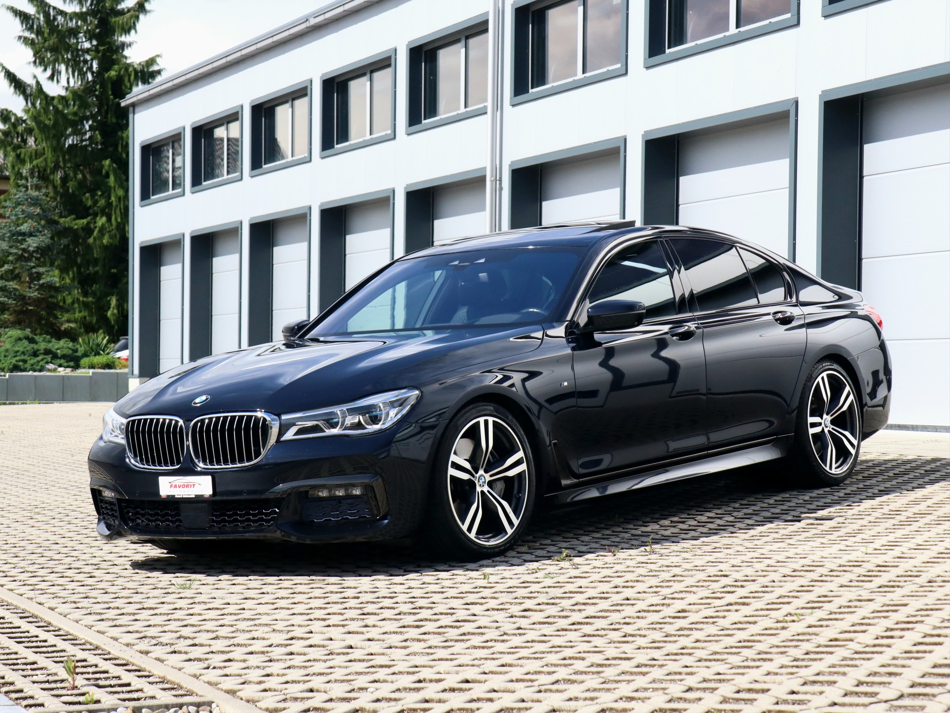 BMW 750i xDrive M Sportpaket Steptronic (CH)