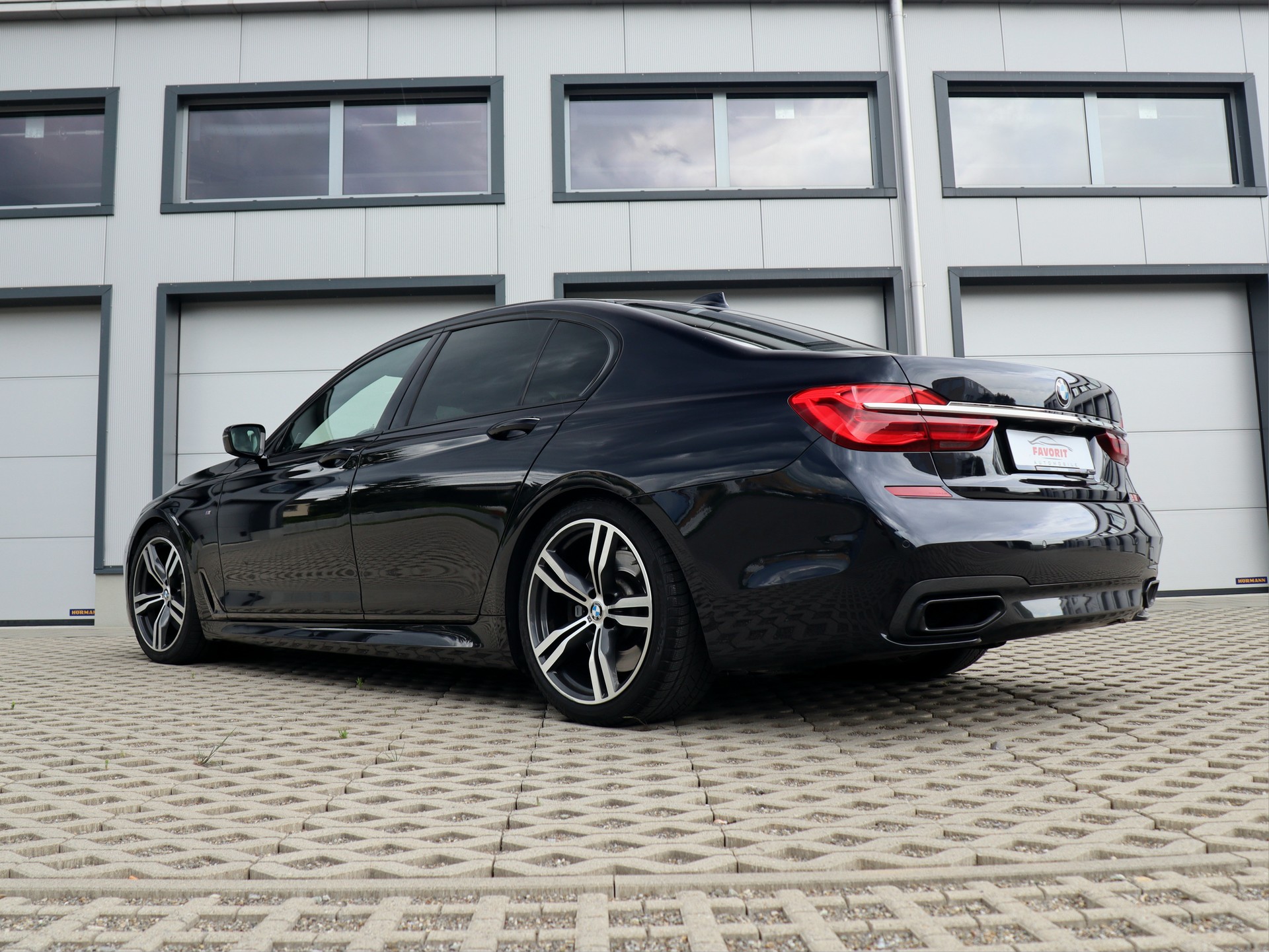 BMW 750i xDrive M Sportpaket Steptronic (CH)-image-2