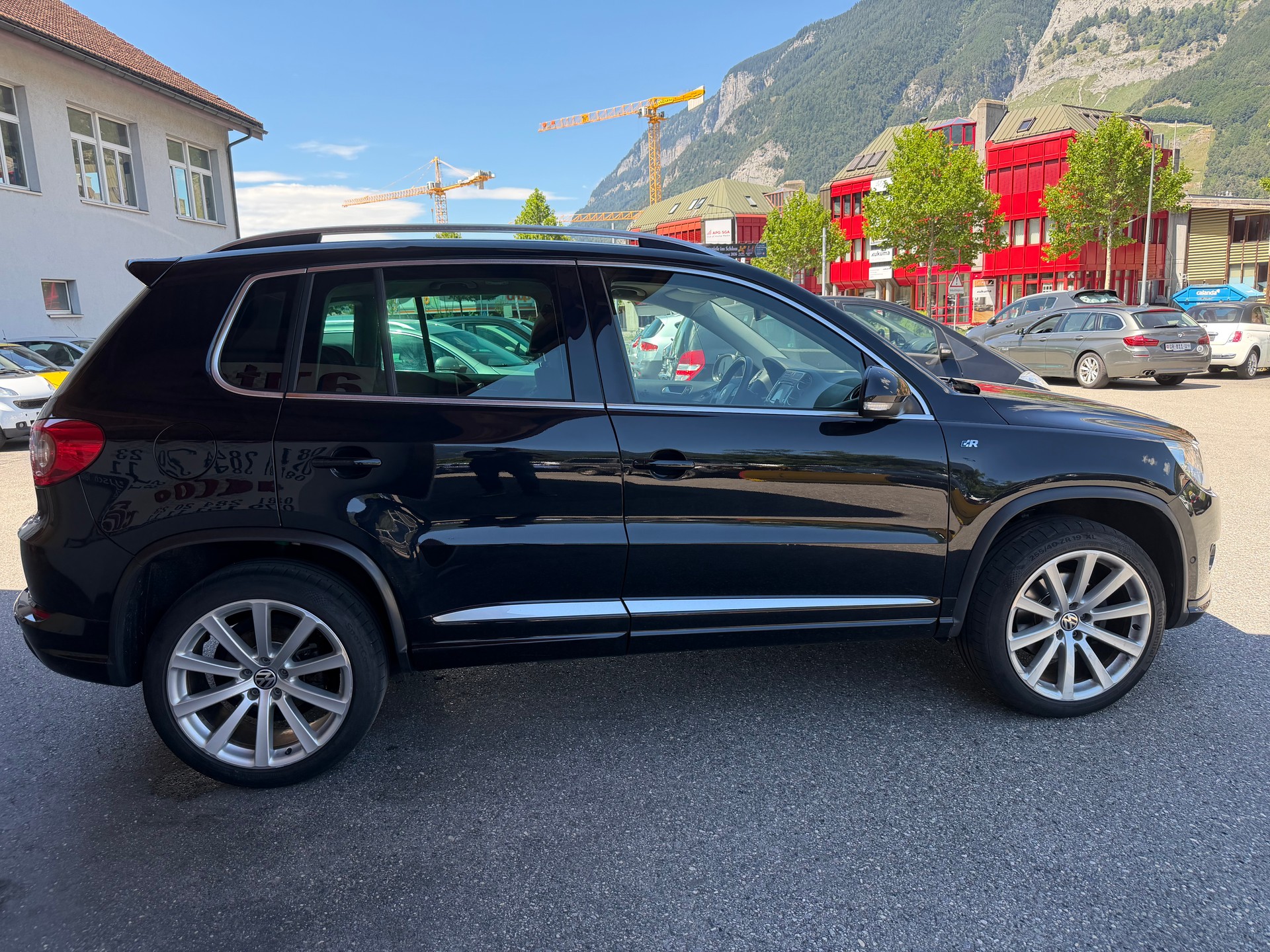 VW Tiguan 2.0 TSI Trend&Fun Tiptronic-showroom-element-3