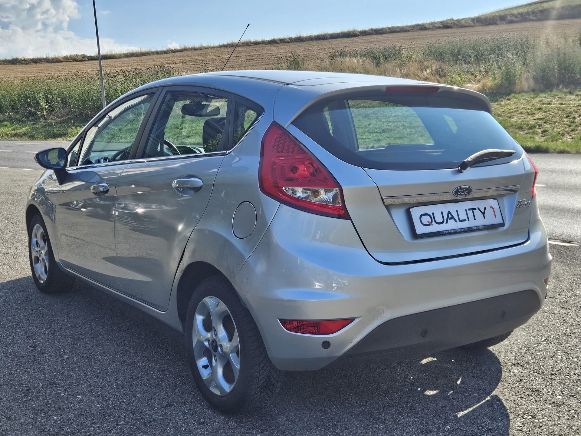 FORD Fiesta 1.4 16V Titanium Automatic-showroom-element-3